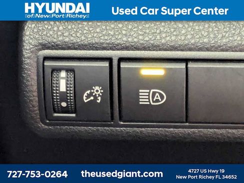Used 2025 Toyota Corolla LE FWD image 24
