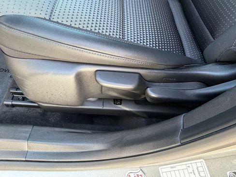 Used 2025 Chevrolet Trax LT w/ LT Convenience Package image 19