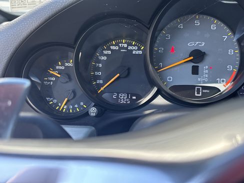 Used 2015 Porsche 911 GT3 RWD image 17