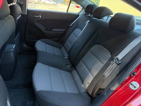 Used 2018 Kia Forte S image 18