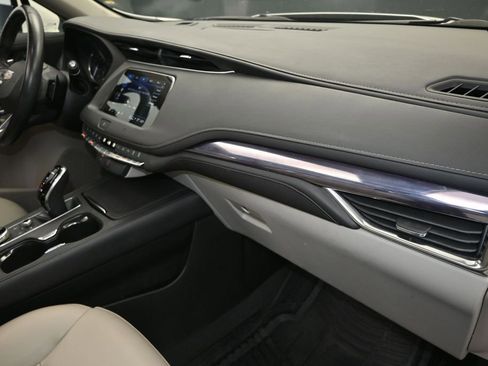 Used 2021 Cadillac XT4 Luxury FWD image 24