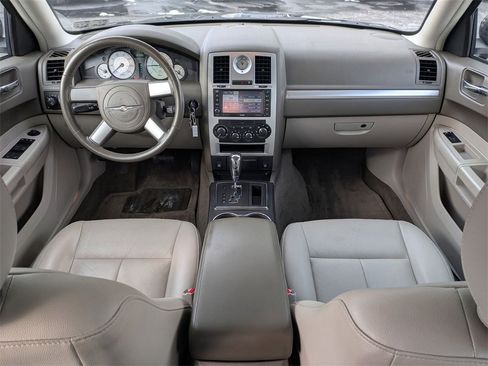 Used 2009 Chrysler 300 Touring image 8