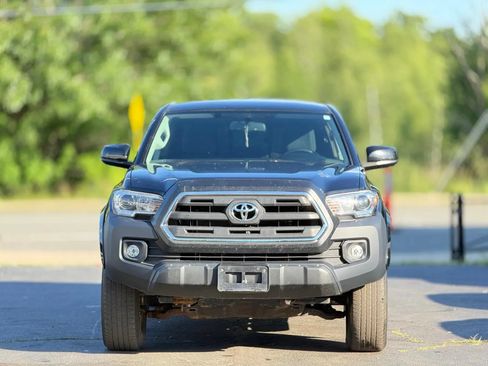 Used 2017 Toyota Tacoma SR5 w/ Tow Package AWD/4WD image 3