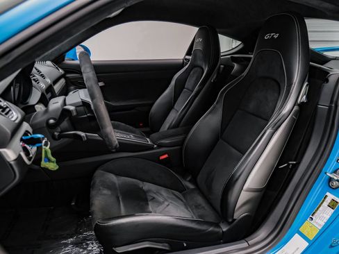Used 2020 Porsche 718 Cayman GT4 RWD image 41