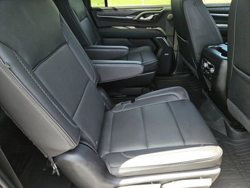 Used 2024 GMC Yukon XL Denali RWD image 39