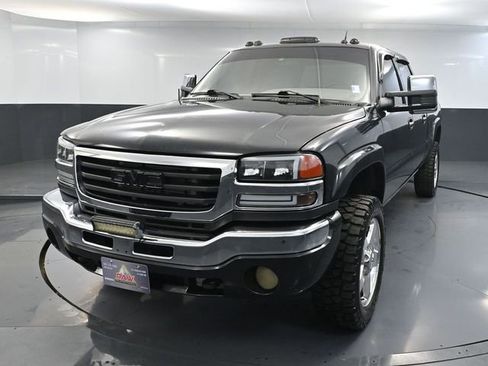 Used 2004 GMC Sierra 2500 SLT w/ Heavy-Duty Power Package image 11