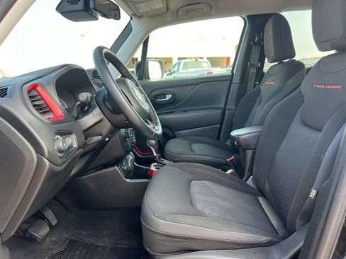 Used 2022 Jeep Renegade Trailhawk AWD/4WD image 4