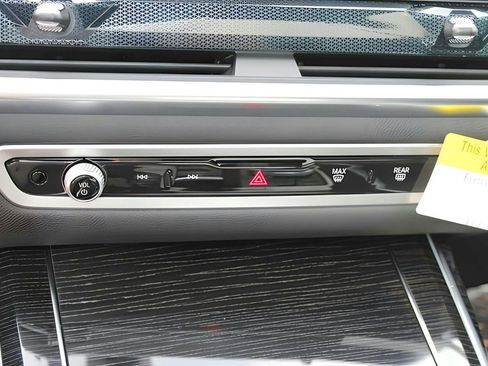 Used 2026 BMW X7 xDrive40i w/ M Sport Package image 19