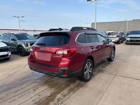 Used 2018 Subaru Outback 2.5i Limited AWD/4WD image 3