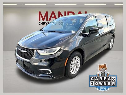 Used 2023 Chrysler Pacifica Touring-L