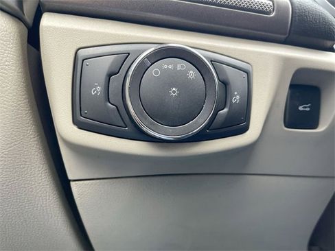 Used 2018 Ford Fusion SE image 17