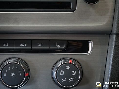 Used 2017 Volkswagen Golf SE image 24