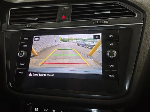 Used 2021 Volkswagen Tiguan SEL AWD/4WD image 22