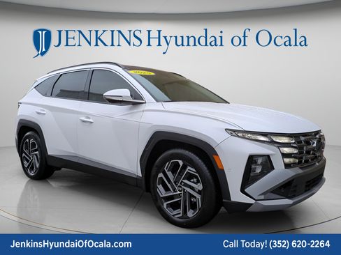 Certified 2025 Hyundai Tucson Limited FWD image 9
