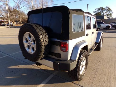 Used 2015 Jeep Wrangler Unlimited Sahara w/ Connectivity Group AWD/4WD image 26