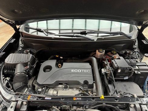 Used 2021 Chevrolet Equinox LS w/ LS Convenience Package image 24