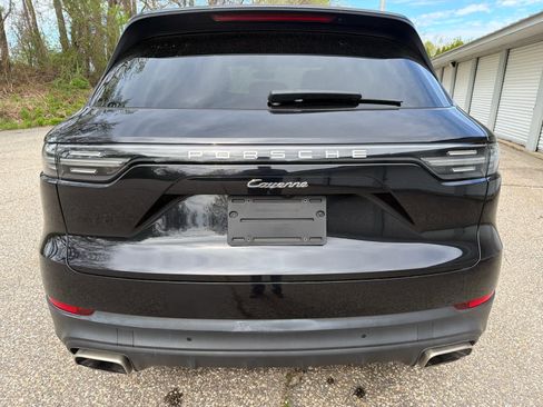 Used 2022 Porsche Cayenne AWD/4WD image 4