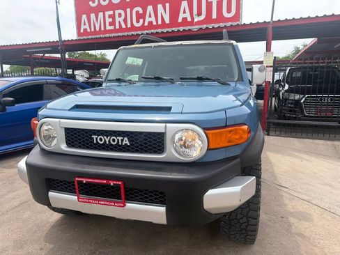 Used 2012 Toyota FJ Cruiser 4WD w/ Upgrade Pkg image 16