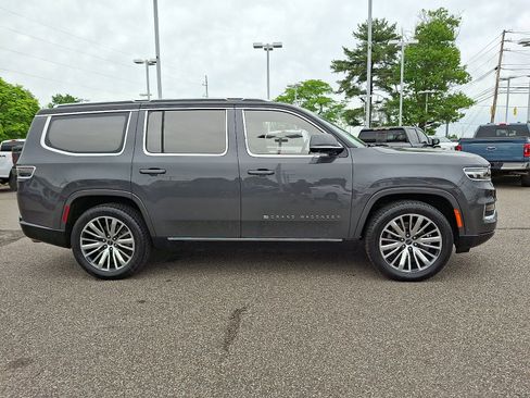 Used 2022 Jeep Grand Wagoneer Series III w/ Flexible Seating Group AWD/4WD image 12