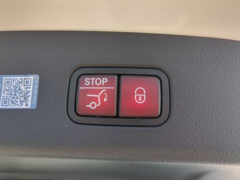Certified 2026 Mercedes-Benz GLC 300 image 10