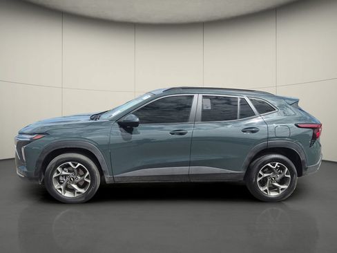 Used 2025 Chevrolet Trax LT FWD image 4