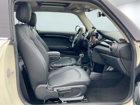 Used 2019 MINI Cooper 2-Door Hardtop image 27