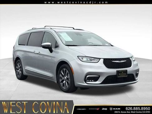 Certified 2023 Chrysler Pacifica Pinnacle FWD image 1