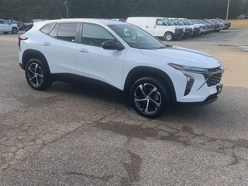Used 2024 Chevrolet Trax RS w/ Driver Confidence Package image 30