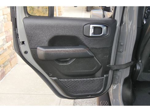 Used 2022 Jeep Gladiator Mojave w/ Cold Weather Group image 16