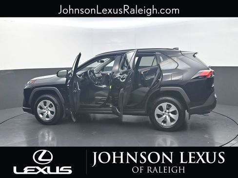 Used 2021 Toyota RAV4 LE image 27