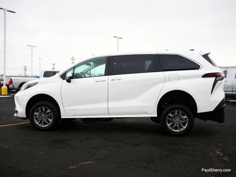 New 2026 Toyota Sienna LE image 23