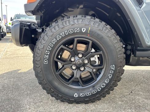 New 2026 Jeep Gladiator Sport image 3