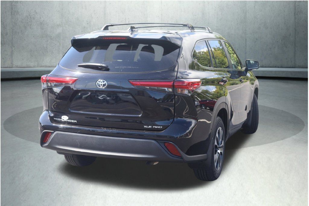 Used 2023 Toyota Highlander XLE AWD/4WD image 27