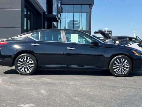 Used 2025 Nissan Altima 2.5 SV image 4