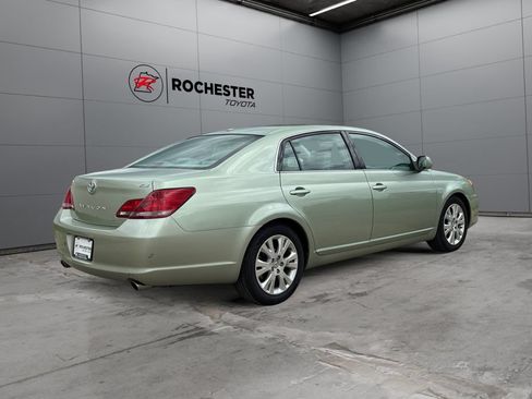 Used 2009 Toyota Avalon XLS FWD image 5