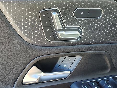 Used 2026 Mercedes-Benz GLB 250 image 20