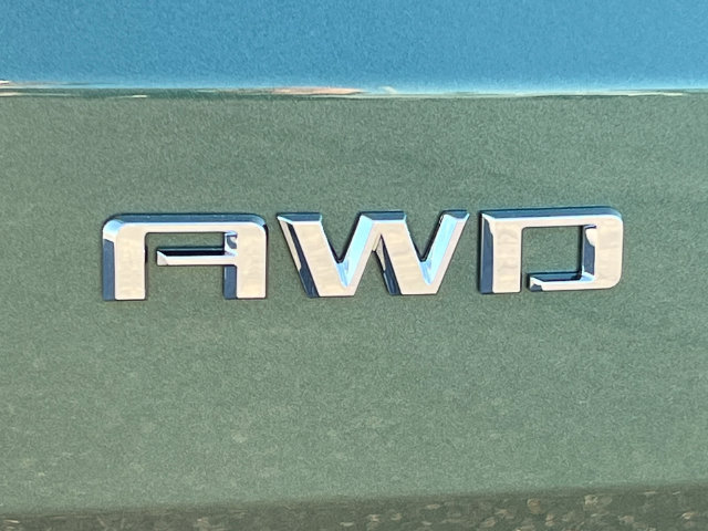 New 2027 Chevrolet Traverse LT AWD/4WD image 2