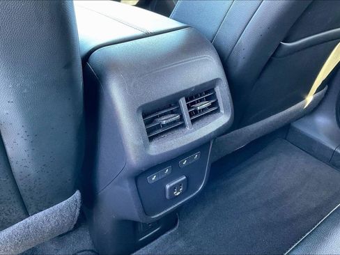 Used 2023 Chevrolet Equinox Premier image 25