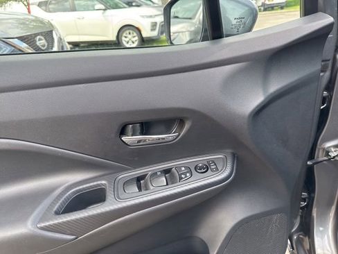 Used 2025 Nissan Versa SV FWD image 22