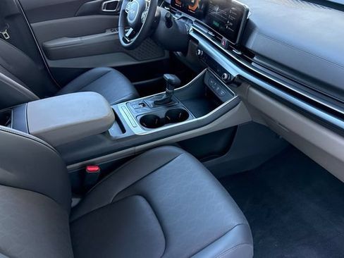 New 2026 Kia Carnival FWD image 19