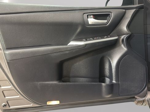 Used 2015 Toyota Camry SE FWD image 32