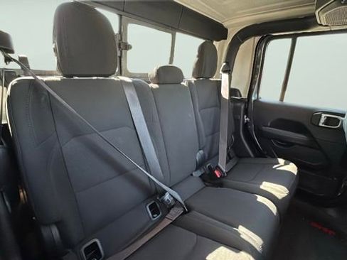 Used 2021 Jeep Gladiator Overland AWD/4WD image 25