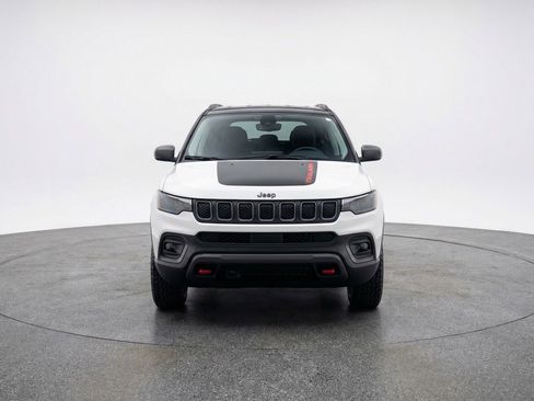 Used 2025 Jeep Compass Trailhawk AWD/4WD image 2
