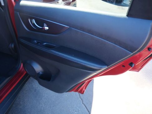 Used 2015 Nissan Rogue SV image 27