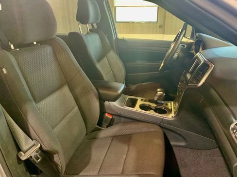 Used 2018 Jeep Grand Cherokee Laredo AWD/4WD image 21