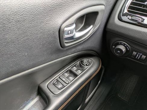 Used 2018 Jeep Compass Limited w/ Navigation Group image 15