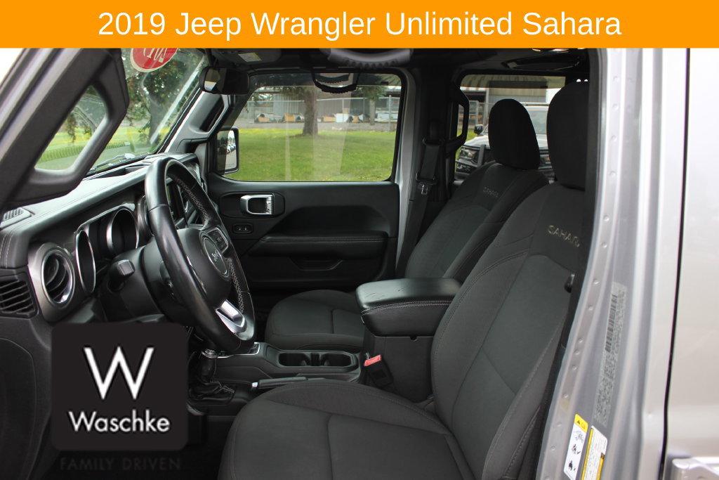 Used 2019 Jeep Wrangler Unlimited Sahara AWD/4WD image 11
