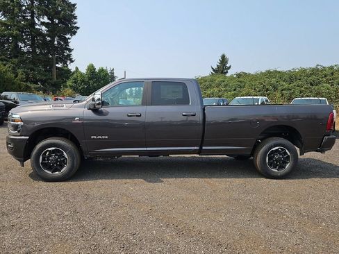 New 2026 RAM 2500 Laramie AWD/4WD image 4