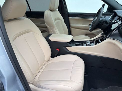 Certified 2025 Jeep Grand Cherokee L Limited w/ Luxury Tech Group II AWD/4WD image 37