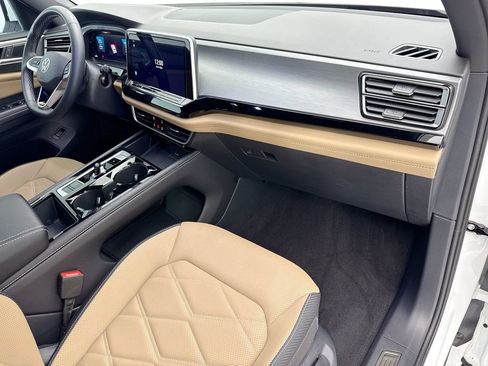 Used 2024 Volkswagen Atlas Cross Sport SE w/ Panoramic Sunroof Package AWD/4WD image 15